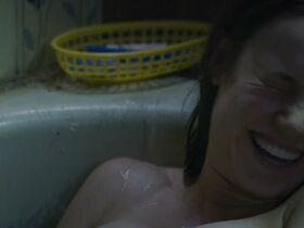 Brie Larson sexy – Room (2015)