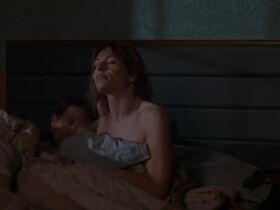 Elizabeth Hurley sexy - Serving Sara (2002)
