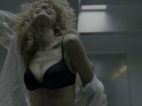 Esther Acebo sexy - La casa de papel s05e08 (2021)
