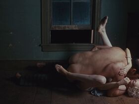 Anna Levine sexy - Angela (1995)