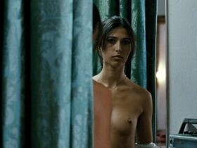Olivia Magnani nude - Le conseguenze dell'amore (2004)