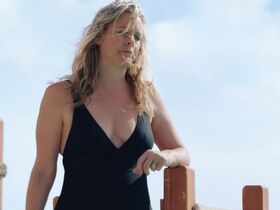 Alicia Silverstone sexy - The Requin (2022)