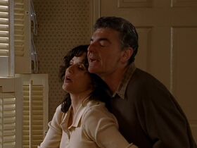 Julia Louis-Dreyfus sexy - Deconstructing Harry (1997)