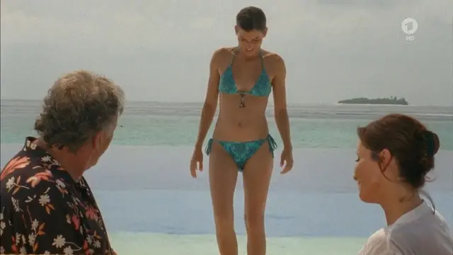 Mirjam Weichselbraun sexy, Sylta Fee Wegmann sexy, Anna Hausburg sexy – Das Traumhotel s01e15 (2011)