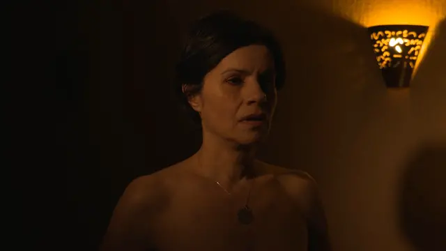 Helene Bizot sexy - Diego (2019)