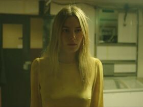 Camille Rowe sexy - Butcher Boy (2019)