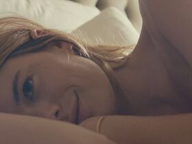 Camille Rowe sexy - Tumi Latitude (2018)