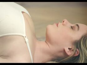 Camille Rowe sexy - Sexy et french (2017)