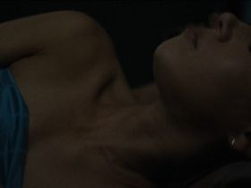 Aubrey Plaza sexy - Emily the Criminal (2022)