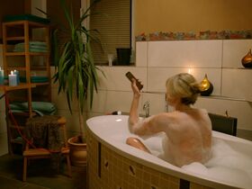 Simone Hanselmann sexy - Familie Dr. Kleists 09e01 (2019)
