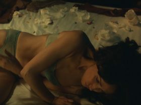 Rose Byrne sexy - Physical s02e04e06 (2022)