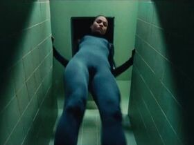 Zoe Saldana sexy - Colombiana (2011) #2
