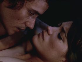Jennifer Carpenter sexy - Dexter s01e08 (2006)