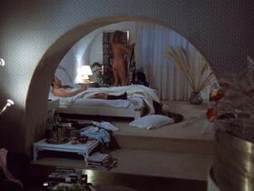 Sybil Danning nude - Il Giorno Del Cobra (1980)