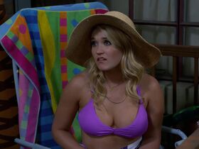 Emily Osment sexy - Young and Hungry s05e07 (2017)