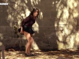Laure Calamy sexy - Zouzou (2014)