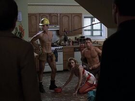 Elizabeth Banks sexy - Law & Order: Special Victims Unit s03e07 (2001)