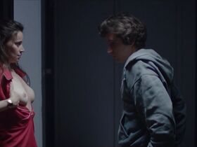 Suliane Brahim nude – L'heure d'hiver (2018)