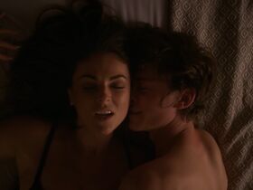 Serinda Swan sexy – Crowbar Smile (2017)