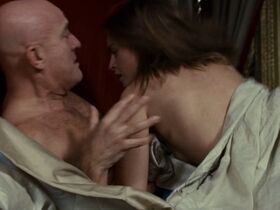 Kasia Smutniak nude – Welcome Mr. President (Benvenuto Presidente!) (2013)