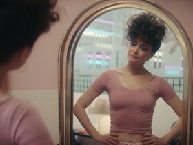 Rose Byrne sexy – Physical s03e01-02 (2023)