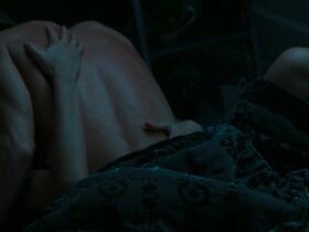 Odette Annable sexy – The Unborn (2009)