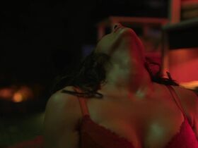 Sara Ali Khan sexy - Murder Mubarak (2024)