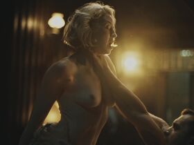 Carrie Coon nude - The White Lotus s03e07 (2025)