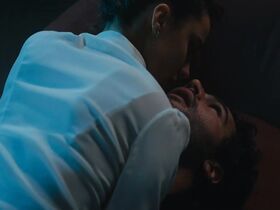 Margaret Qualley sexy - Sanctuary (2022)