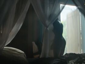 Aude Legastelois nude – Meurtre a Saint Martin (2025)