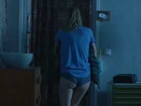 Anna Unterberger sexy – Die schönste Bescherung (2024)