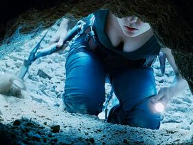 Radha Mitchell sexy – Pitch Black (2000)