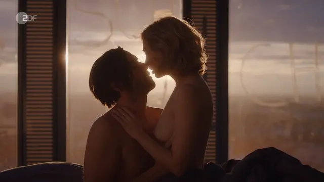 Ursina Lardi nude – Laim und die Toten ohne Hosen (2024)
