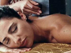 Luisa Ranieri sexy - Mozzarella Stories (2011)