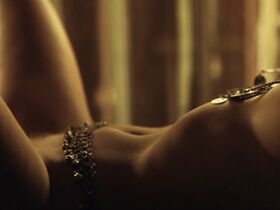 Manuela Arcuri nude – Juana La Loca (2001)