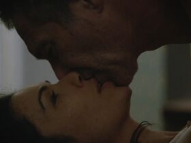 Aure Atika sexy – Spin (Les hommes de l'ombre) s01 (2012)