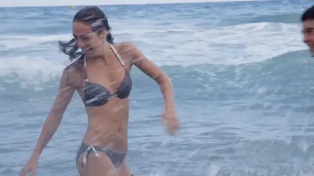 Laia Inigo sexy – Que desperdicio de noches de verano (2014)