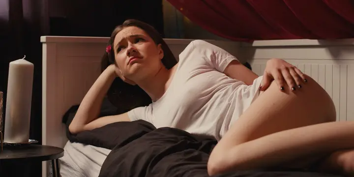 Marie Anna Kupcová sexy – Krematorium s01e01e05e06 (2024)