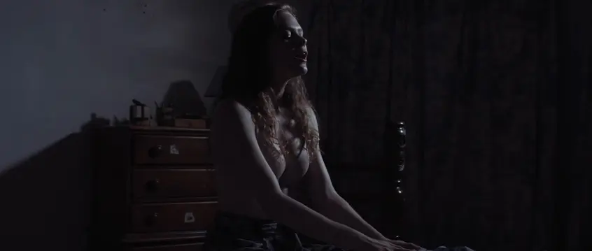 Joanna Whicker sexy – A Savage Nature (2020)
