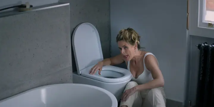 Alice Eve sexy – The Lovers s01e05 (2023)