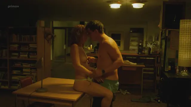 Martina Babisova nude - Holka od vedle (2025)