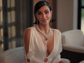 Kim Kardashian sexy, Jessica Simpson sexy, Niecy Nash sexy, Teyana Taylor sexy - All's Fair s01e01-03 (2025)