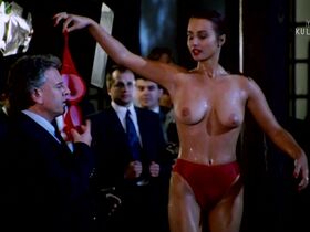 Gabriela Kownacka nude, Joanna Brodzik nude, Malgorzata Gudejko nude - Dzieci i ryby (1996)