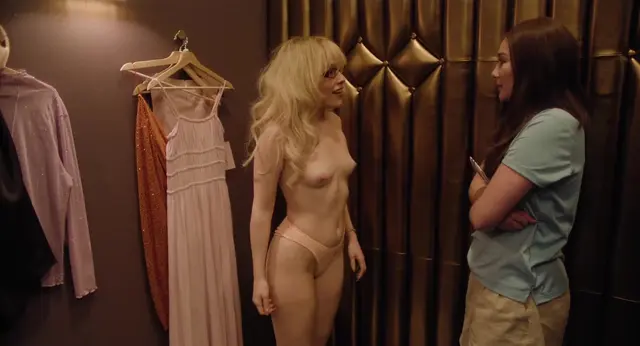 Lili Reinhart sexy, Victoria Pedretti nude - Forbidden Fruits (2026)